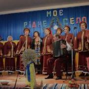 А Там Біла Хата Стоїть Край Села Де Мама Сумує Мене Виглада