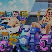 Холдик Любит Сундуки