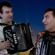 Вышел Месяц За Рекою