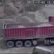 Чудовищная Смерть Водителя Грузовика Попала На Видео