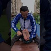 挠帅哥痒痒
