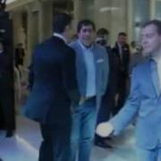 Медведев Танцует Под Руки Вверх