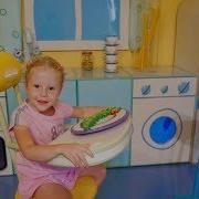 Мистер Макс И Мисс Кэти Какает Где Одевается Катя Какашки В Магазине