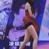 Legs For Days 红裙美女 长腿引领风骚 网友大呼 比命还长