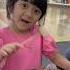 SAMANTHA MAKAN ES KRIM VIRAL HARUS DI PUKUL DULU BARENG ADIK AUDREY UNIK LUCU BENTUK BERUANG DI MALL