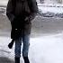 ветер сбивает с ног в Москве метель