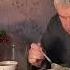 Геннадий Горин грустно кушает размышляя о жизни
