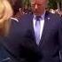 Французское рукопожатие Трампа и Макрона