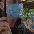1818黄金眼 骑车撞上钢管蹲不下去 现场如何还原