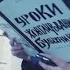 Россиянка читает книгу