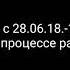 Кот слезает с лестницы
